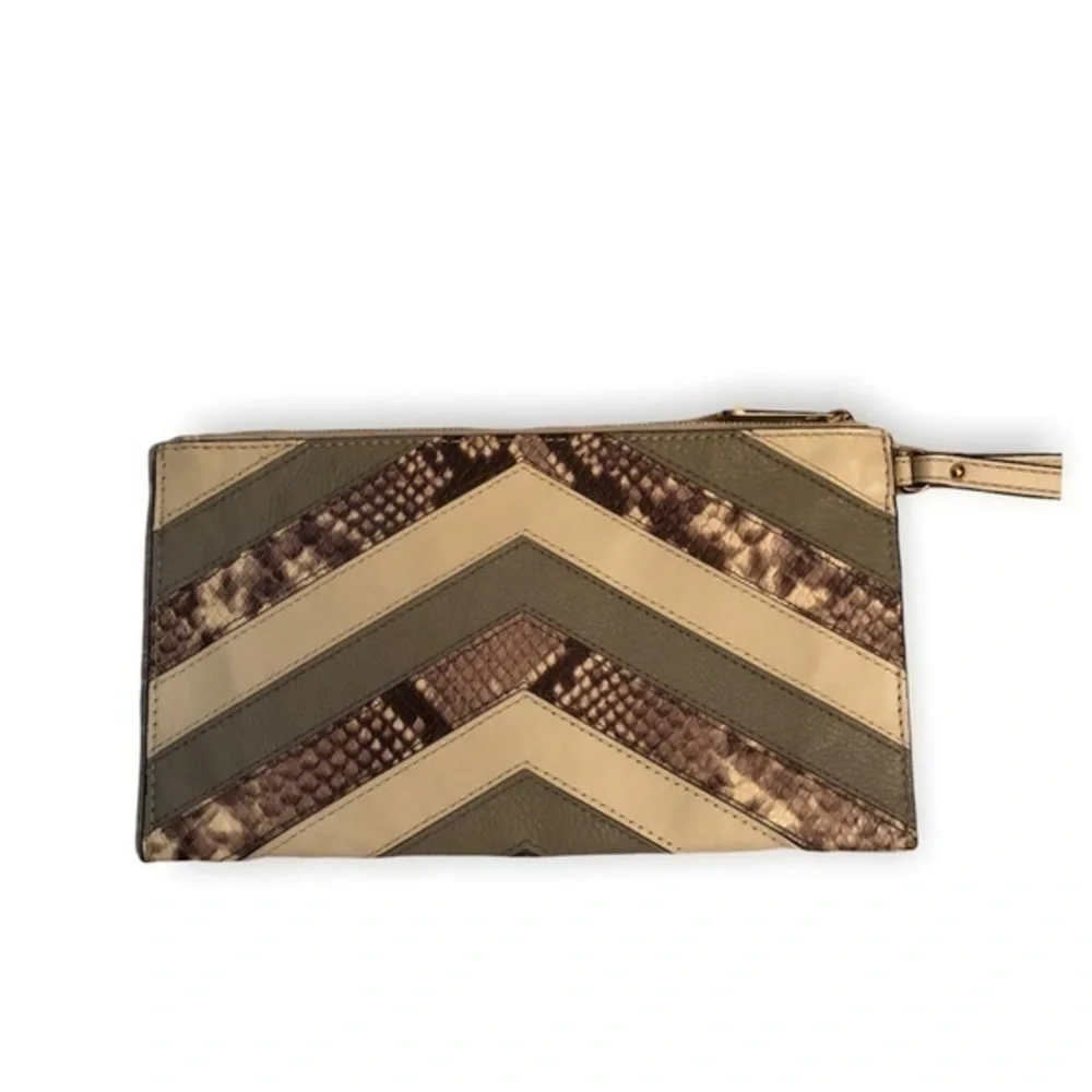 Michael kors white python embossed leather chevron large wristlet bag